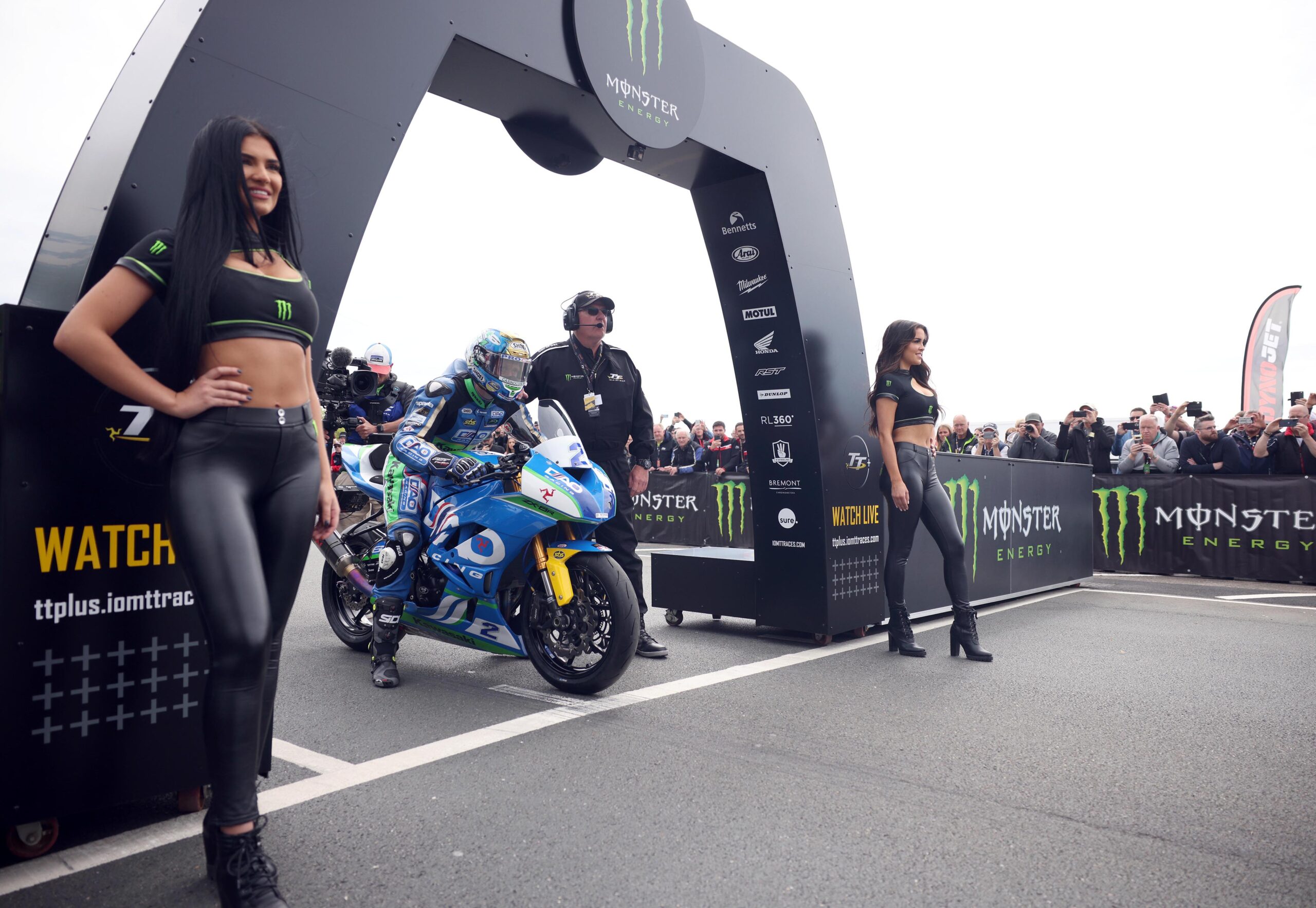 Suzuki Celebrates 50 Years at the Isle of Man TT: Racing Heritage Revisited