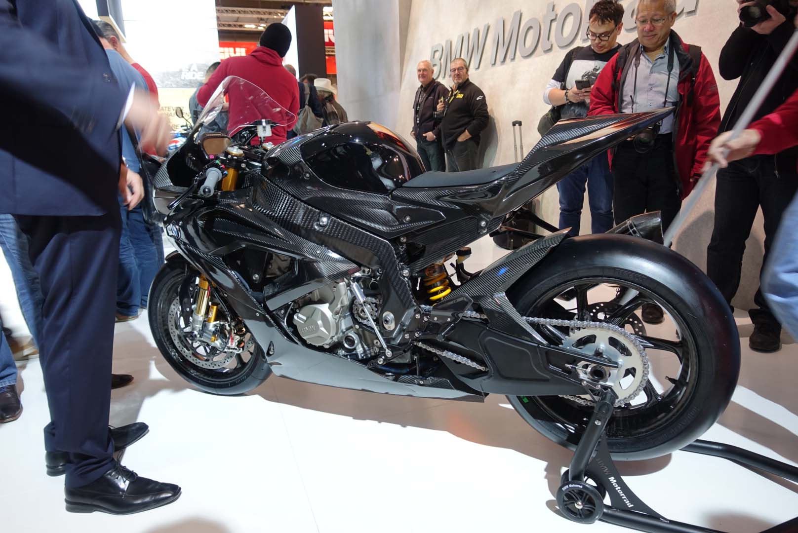 BMW HP4 Race Edition: Carbon Fiber Superbike for the Track Elite