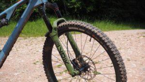 Cartridge Forks Explained: How Suspension Design Affects Handling