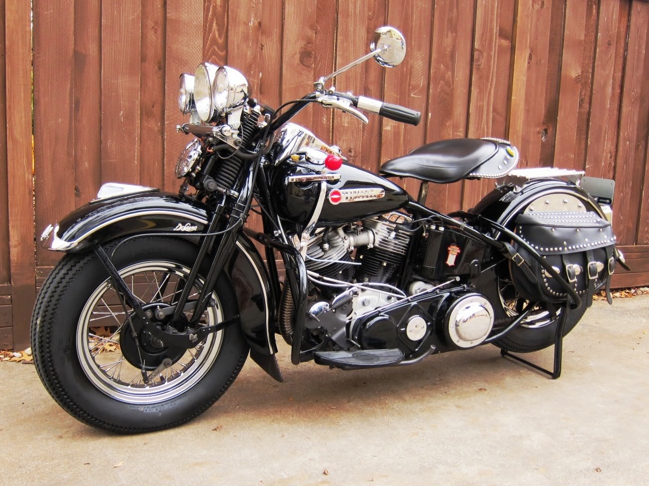 Harley Panhead Perfection: Restoring and Riding Vintage Big Twins