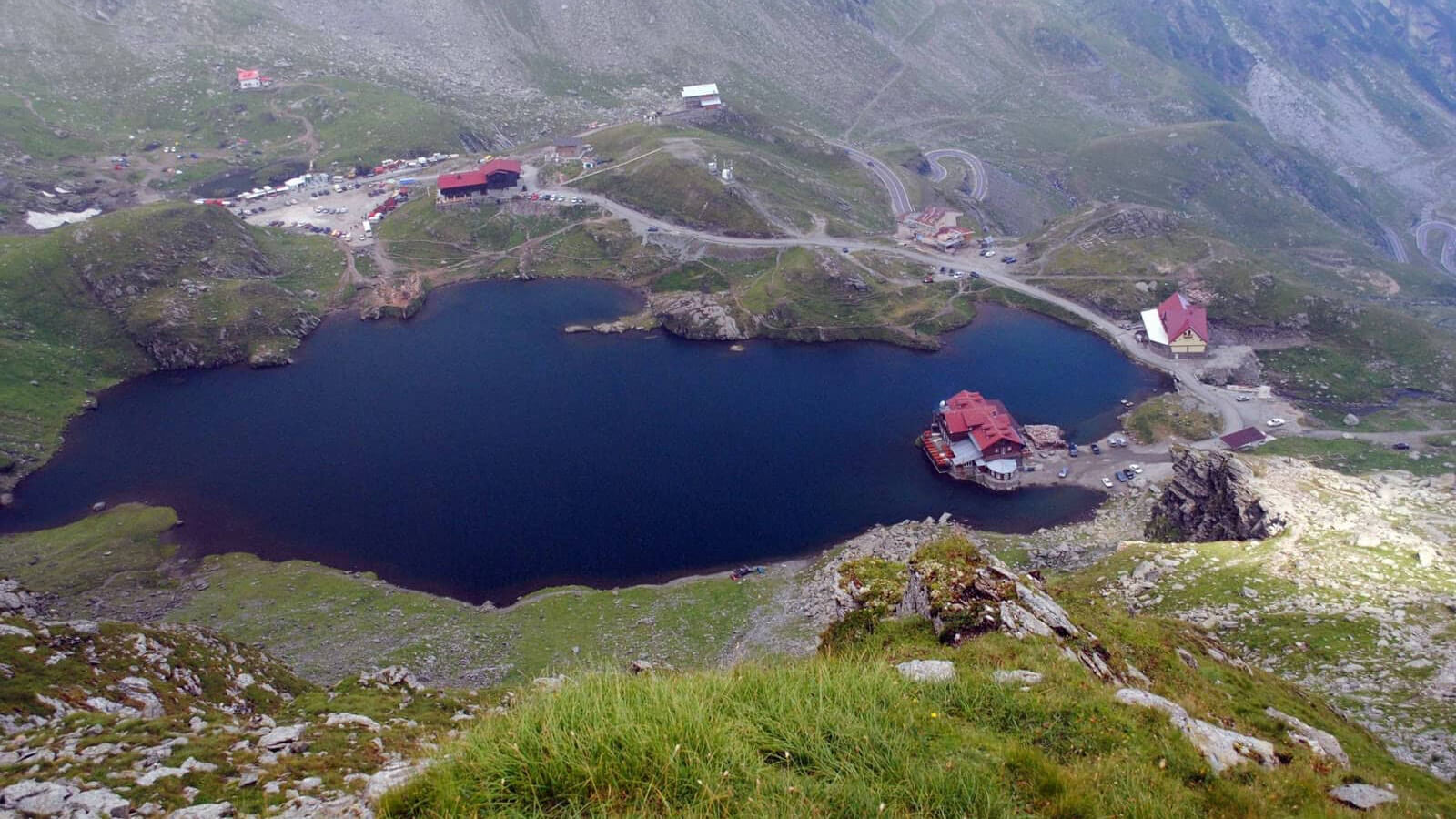 Scenic Roads and Pristine Lakes: Planning Relaxed Motorcycle Tours