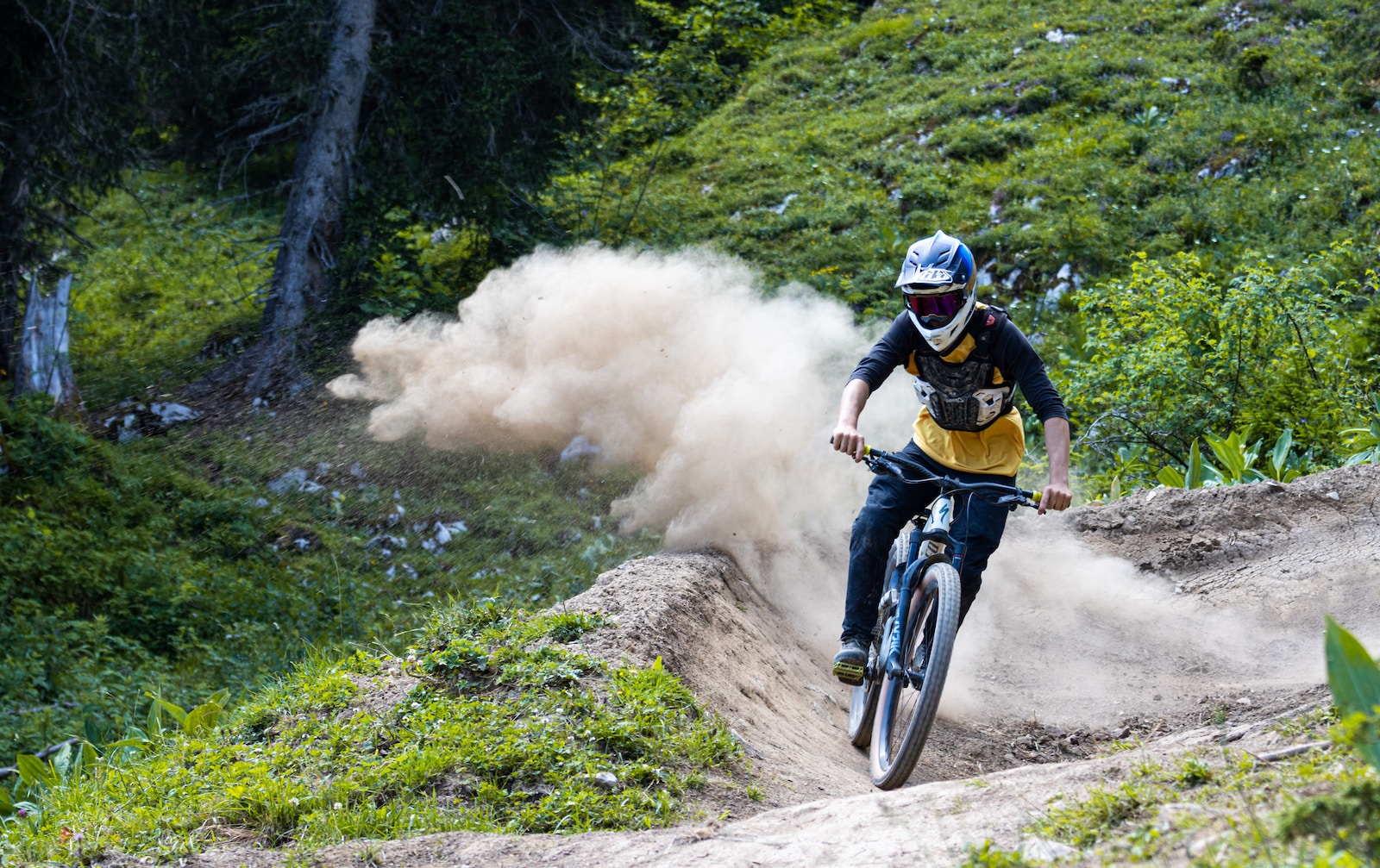 Trail Master Riding Skills: Controlling Bikes on Loose Terrain