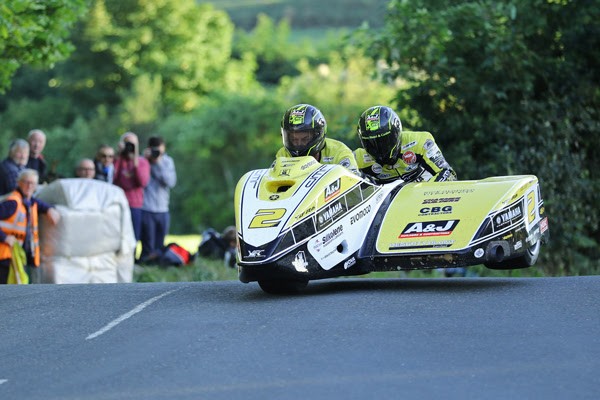 Isle of Man TT Legends: Hutchinson vs Dunlop Rivalry Explained