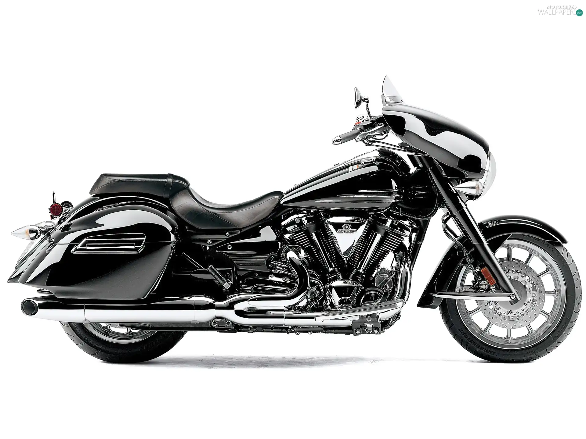 Yamaha Stratoliner Deluxe Review: Big Cruiser Comfort for Long Roads