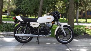 Why Old Yamaha & Honda Bikes Feel More Fun to Ride