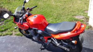 2000 Suzuki Bandit 600 vs 1200—Streetfighter Battle