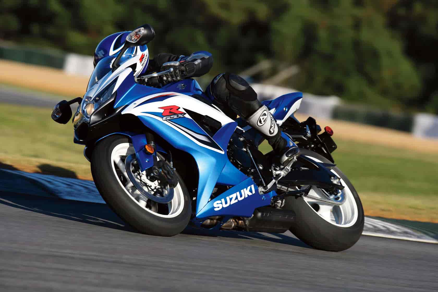 2009 GSX-R600 vs GSX-R1000—Which One Wins?