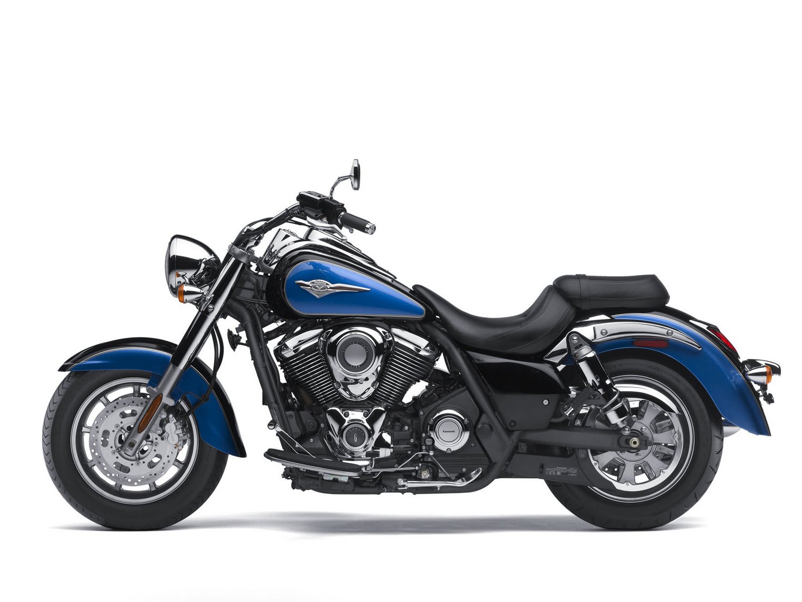 2010 Kawasaki Vulcan 900 vs 1700—Cruiser Battle