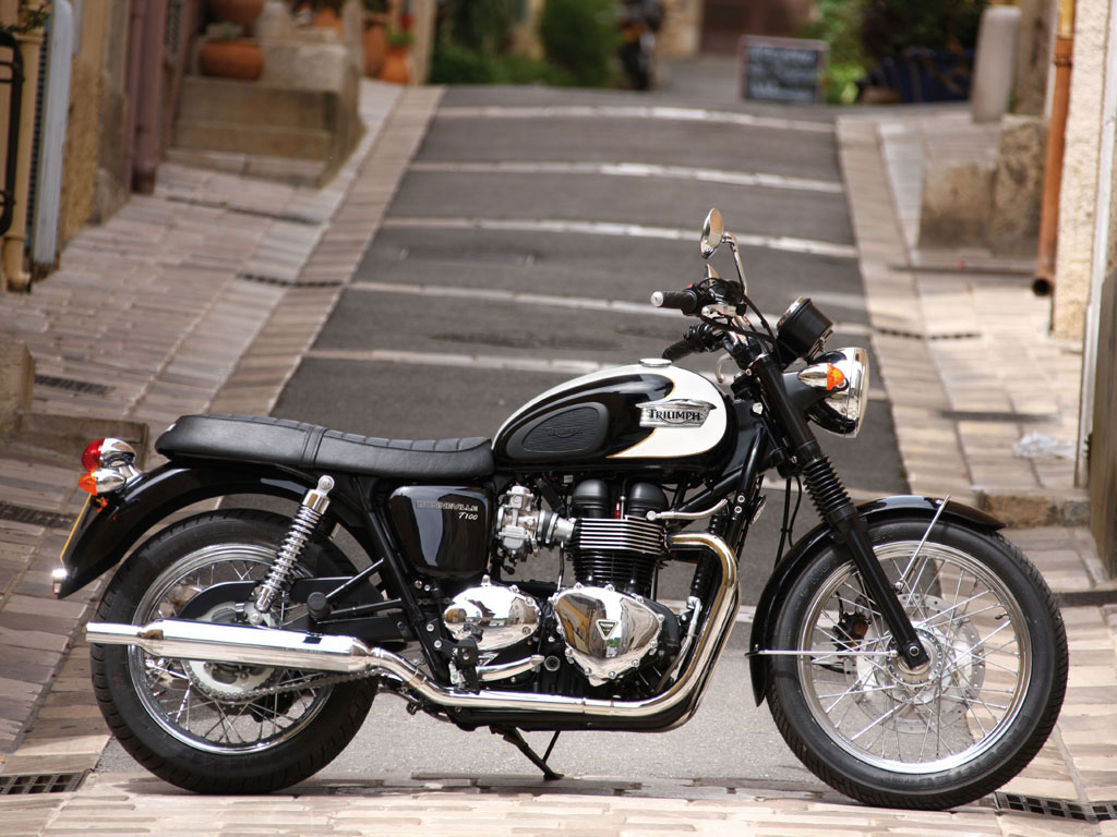 2010 Triumph Bonneville T100—Modern Classic Charm