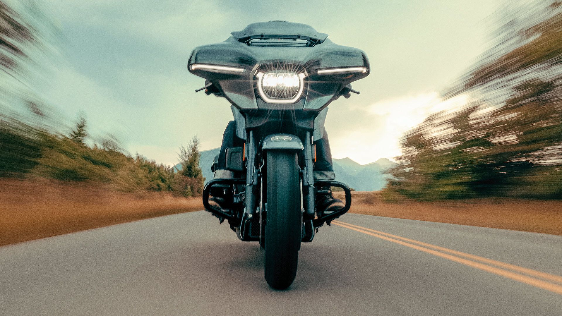 2006 Harley Road Glide vs Street Glide—Which One Wins?