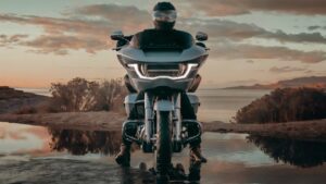 2010 Harley Road Glide vs Street Glide—Which Wins?