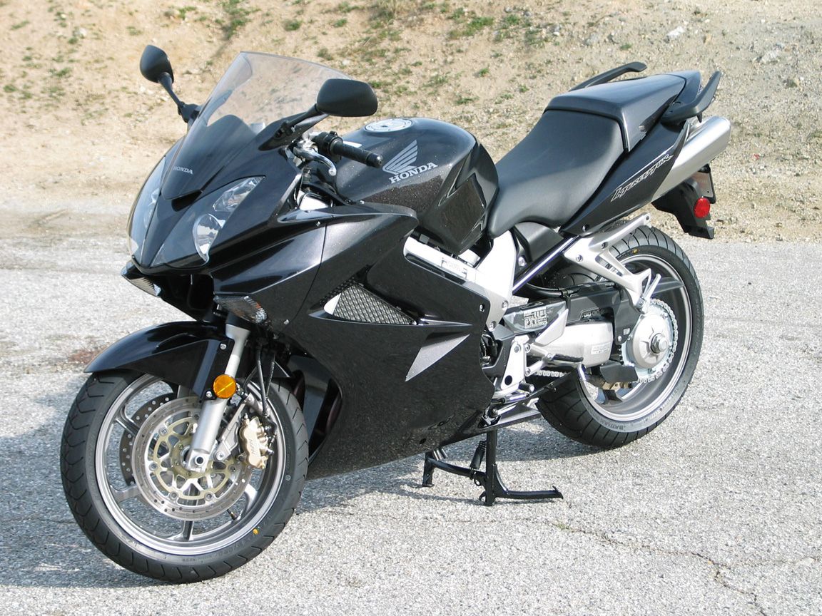 2003 Honda VFR800—Balanced Performance Explained