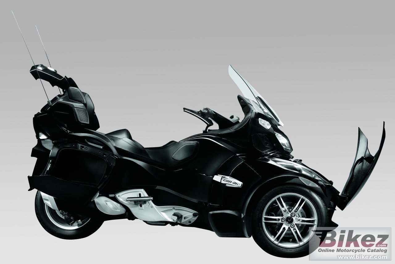 2010 Can-Am Spyder RT vs RS—Which One Should You Buy?