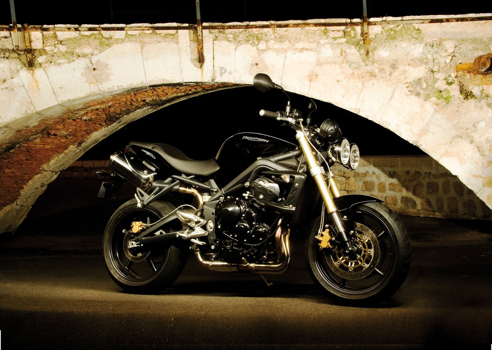 2009 Triumph Street Triple vs Speed Triple