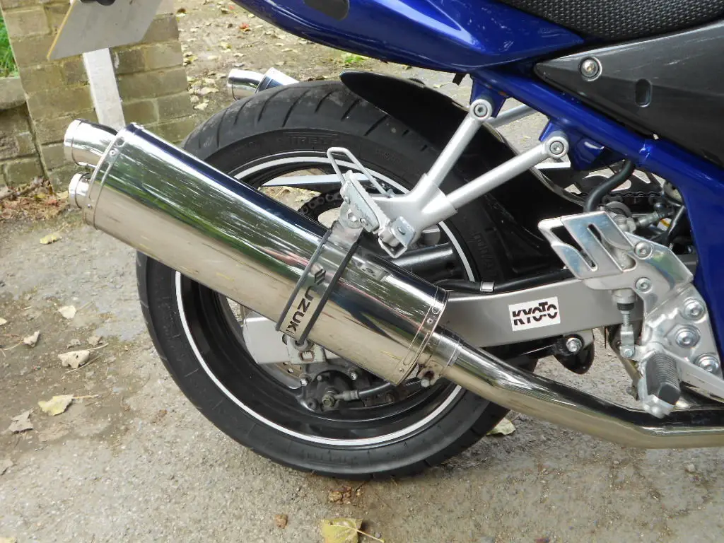 2001 Suzuki Bandit 600 vs 1200—Streetfighter Battle