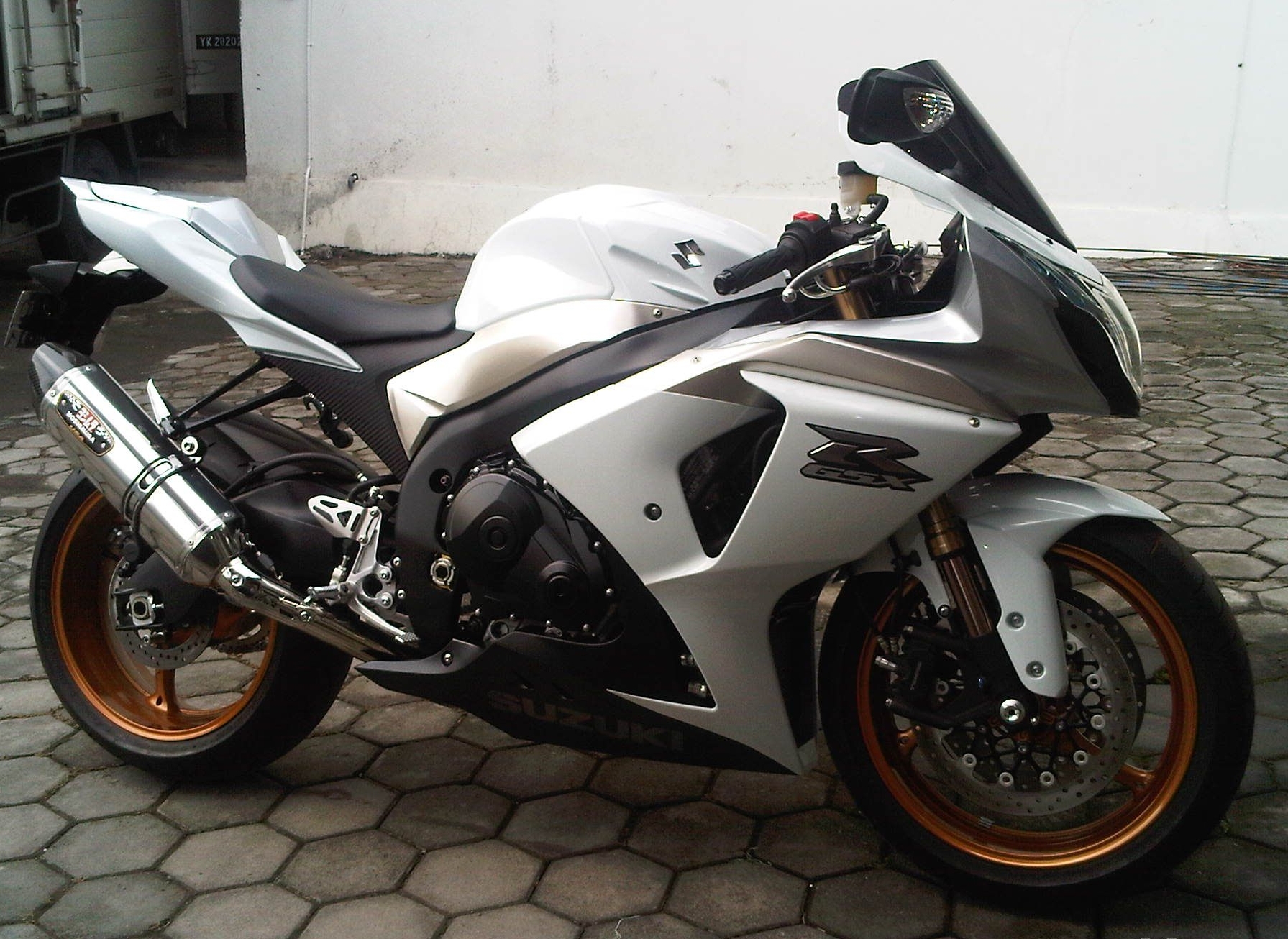 2009 Suzuki GSX-R1000—Still a Street Monster?