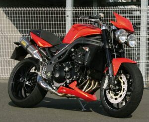 2009 Triumph Street Triple vs Speed Triple—Which Wins?