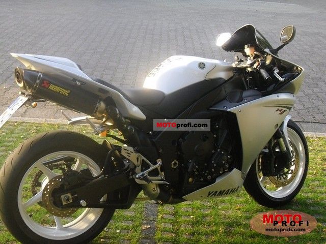 2009 Yamaha R1—HP Specs & Top Speed